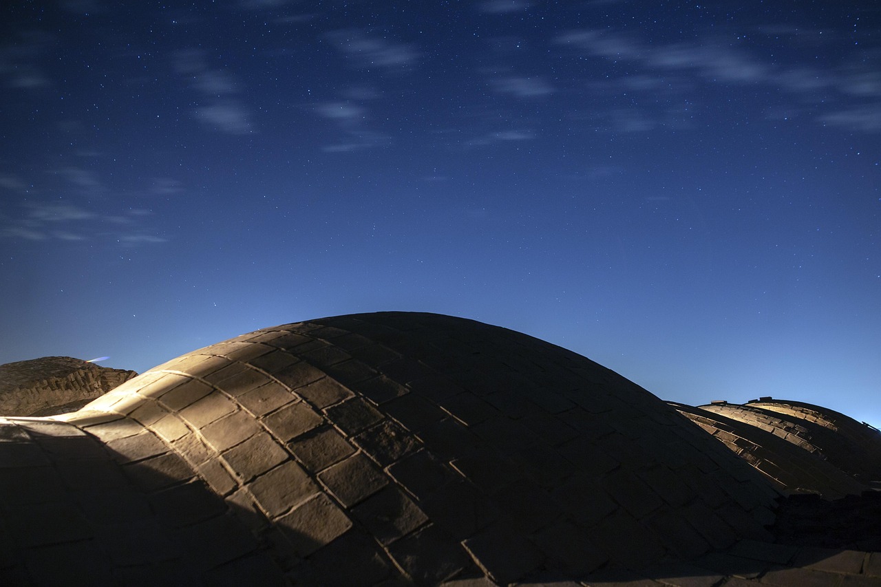 圆顶建筑星空夜景4K壁纸